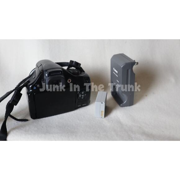 Canon SX30is Digital Camera and Charger - Picture 6 of 7